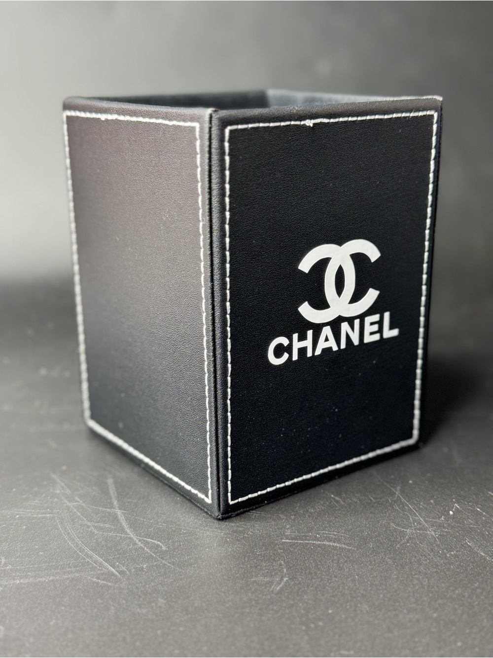 CHANEL Logo Makeup Brush Leather Holder - Picture 4 of 6